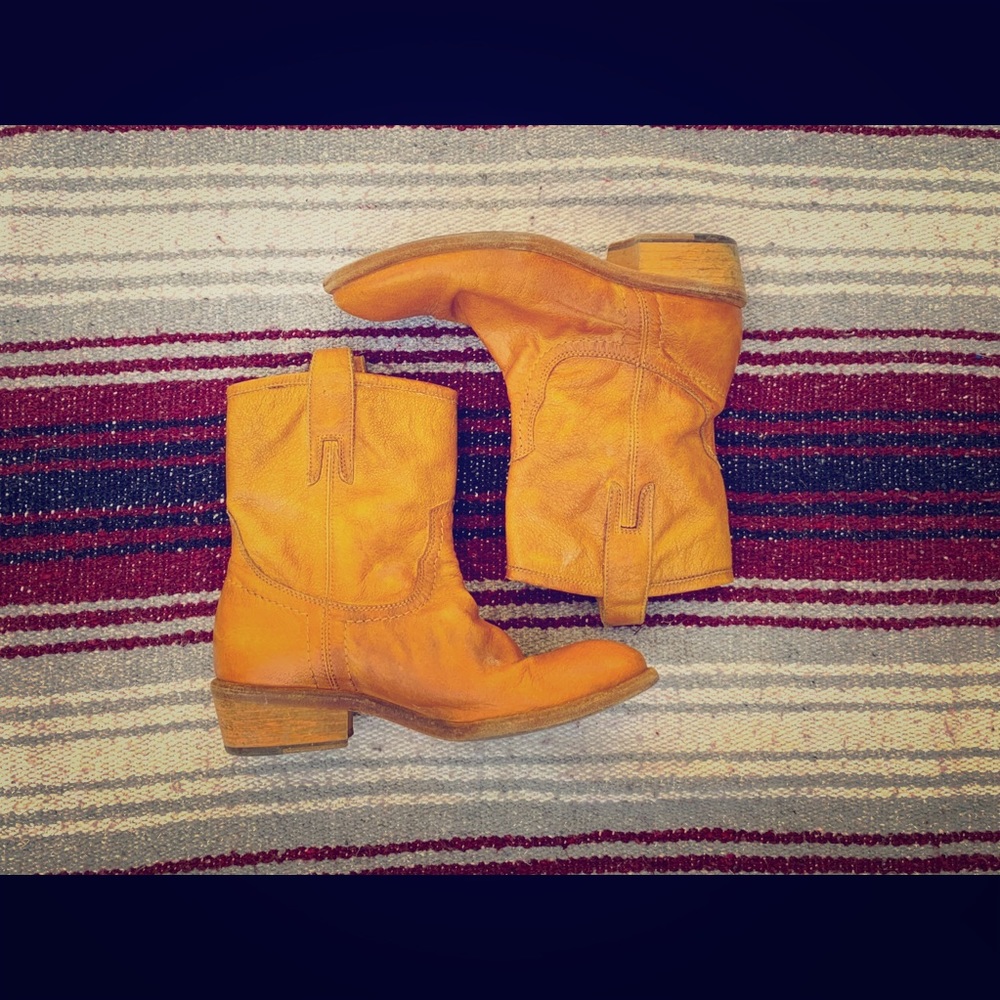 Vero Cuoio leather slip on booties!